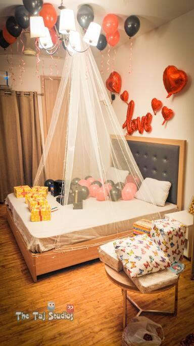 Top Luxury & Couple Friendly Stay Gp By Taj Suites & Studios #New Year Party & Stay Noida Luaran gambar