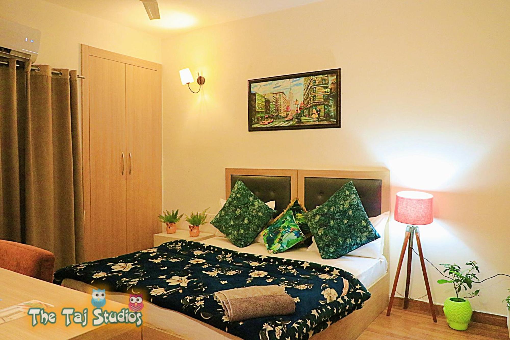 Top Luxury & Couple Friendly Stay Gp By Taj Suites & Studios #New Year Party & Stay Noida Luaran gambar