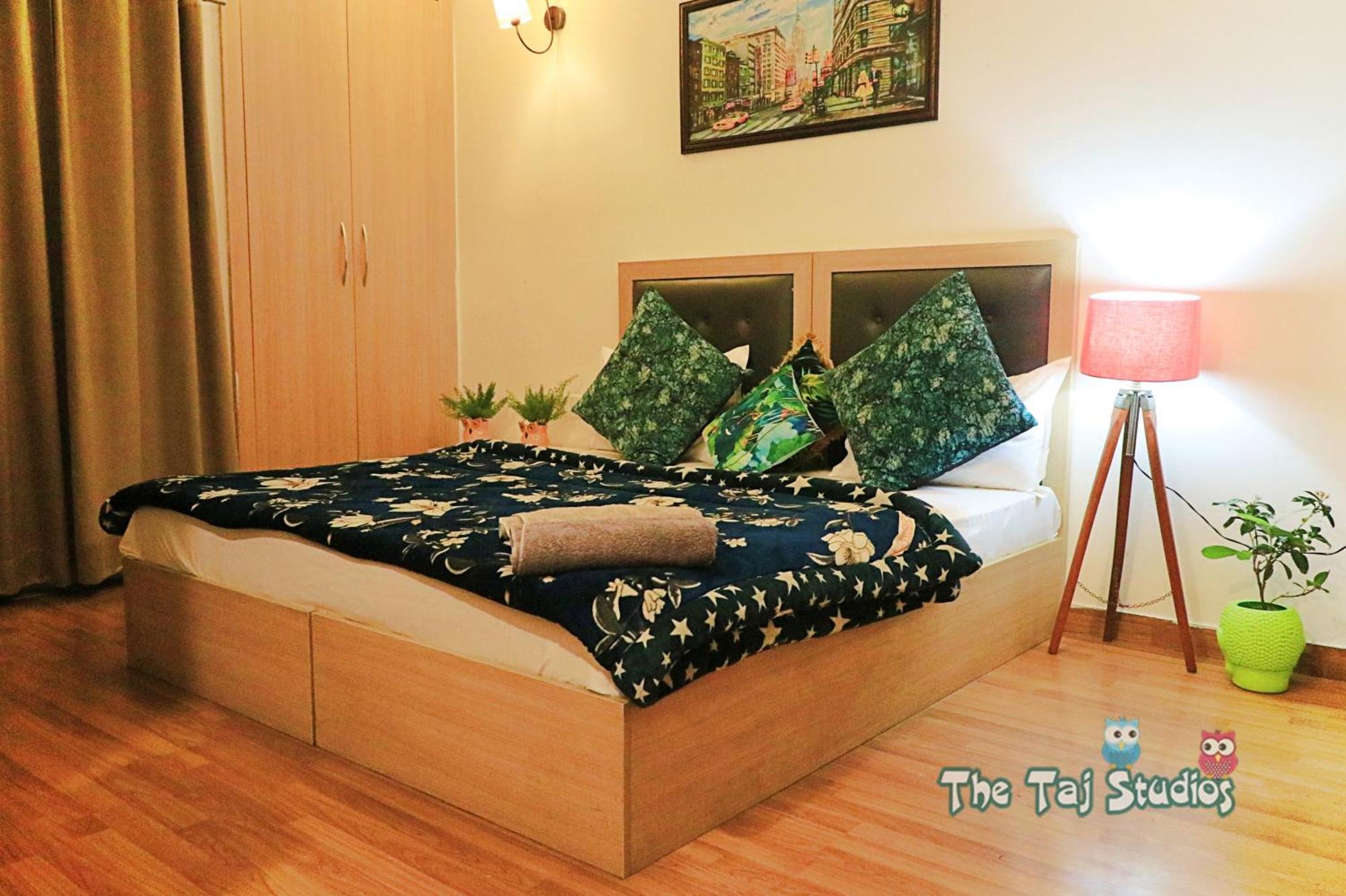 Top Luxury & Couple Friendly Stay Gp By Taj Suites & Studios #New Year Party & Stay Noida Luaran gambar