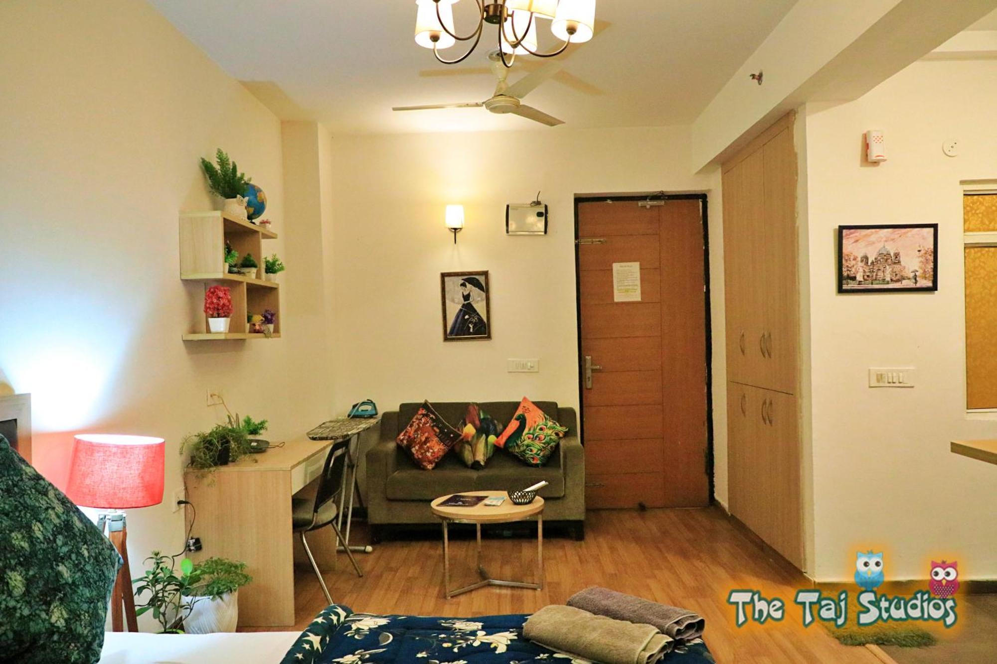 Top Luxury & Couple Friendly Stay Gp By Taj Suites & Studios #New Year Party & Stay Noida Luaran gambar