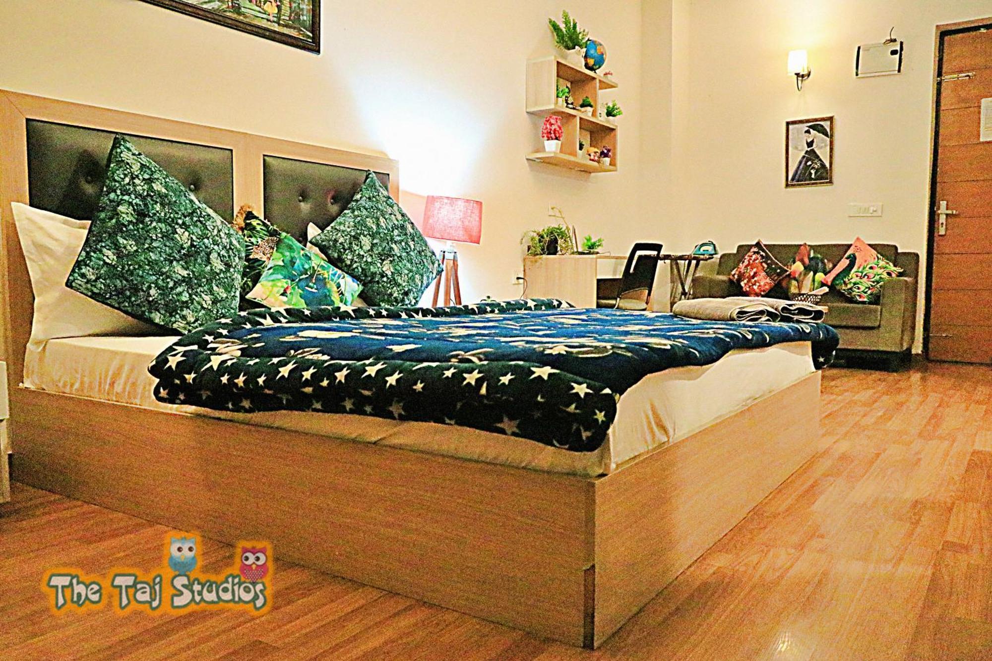Top Luxury & Couple Friendly Stay Gp By Taj Suites & Studios #New Year Party & Stay Noida Luaran gambar